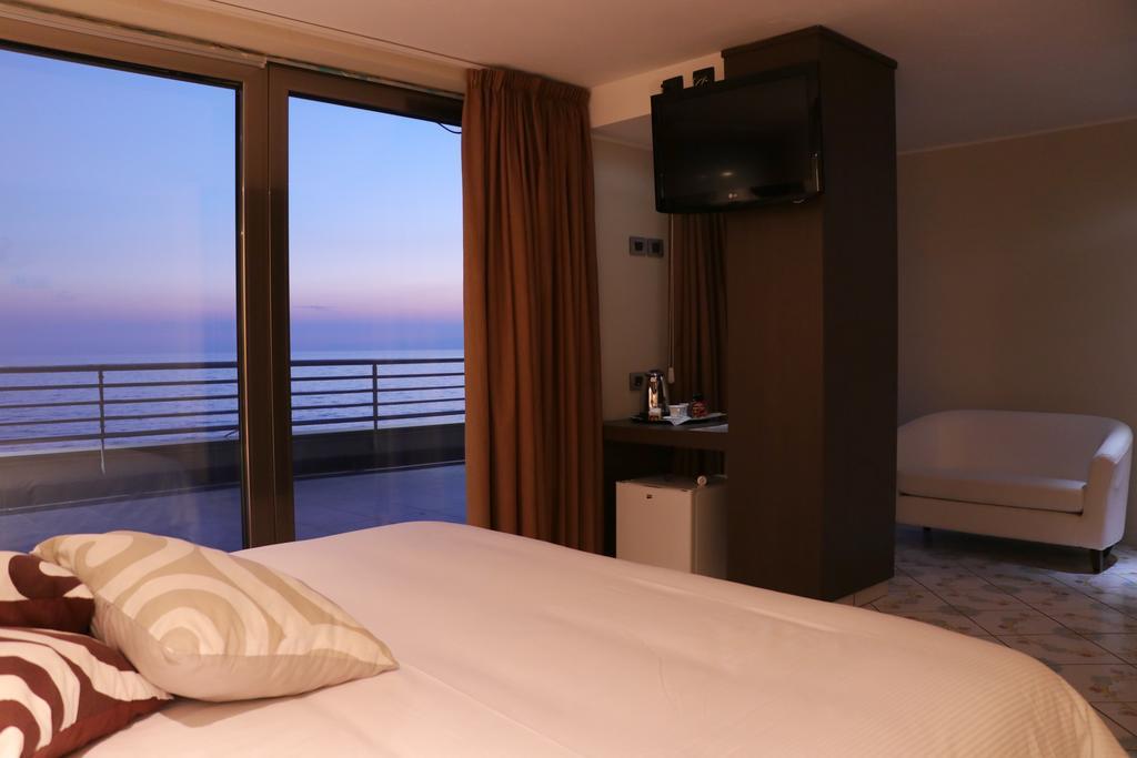 Hotel Ancora Понтеканяно Екстериор снимка